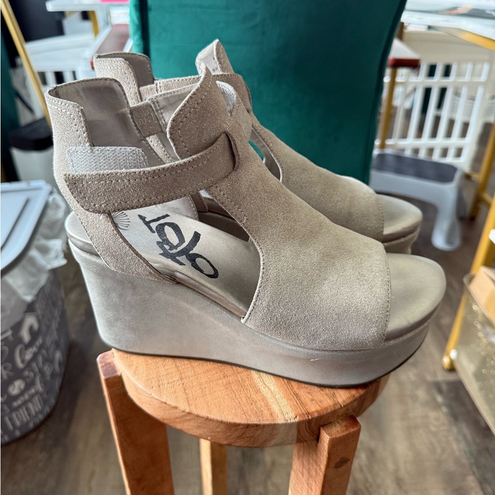 OTBT Taupe Suede Wedge Sandals